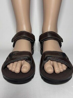 Edition Sport Sandals Ajustable Hook-and-Loop Strap Star Shaped Branding Brown